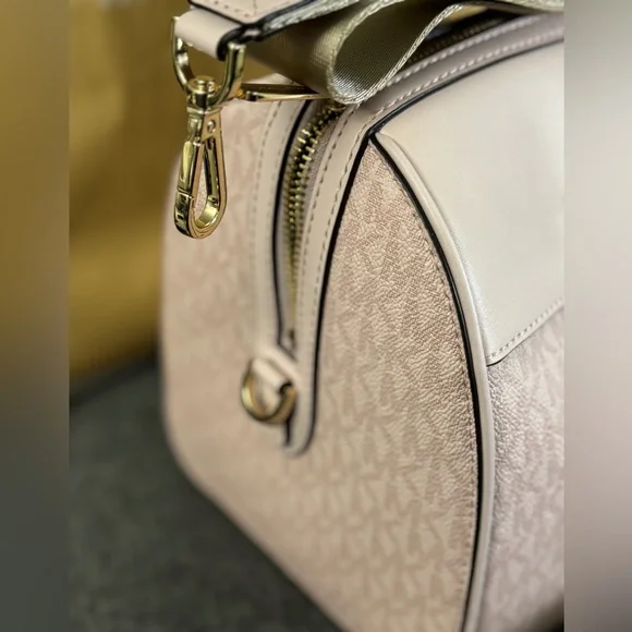 MICHAEL KORS- Medium Travel Duffle Weekender Luggage Bag Powder Blush - Picture 3 of 8